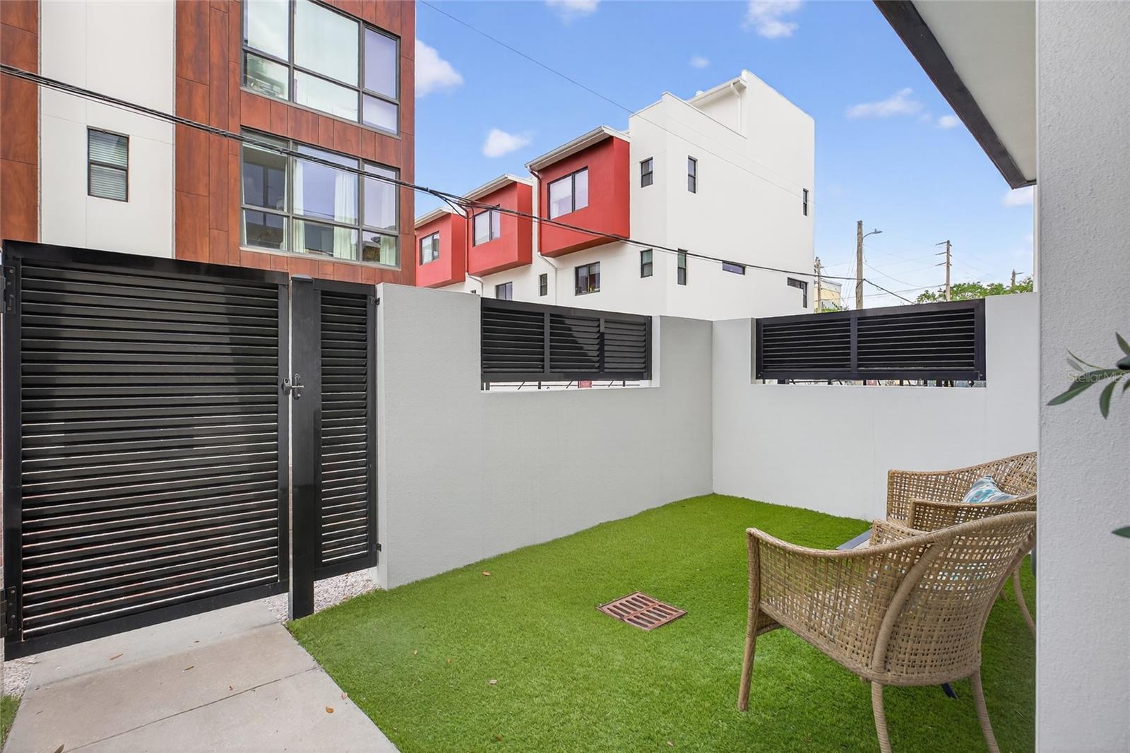 ARLINGTON & 8TH TWNHMS - Residential