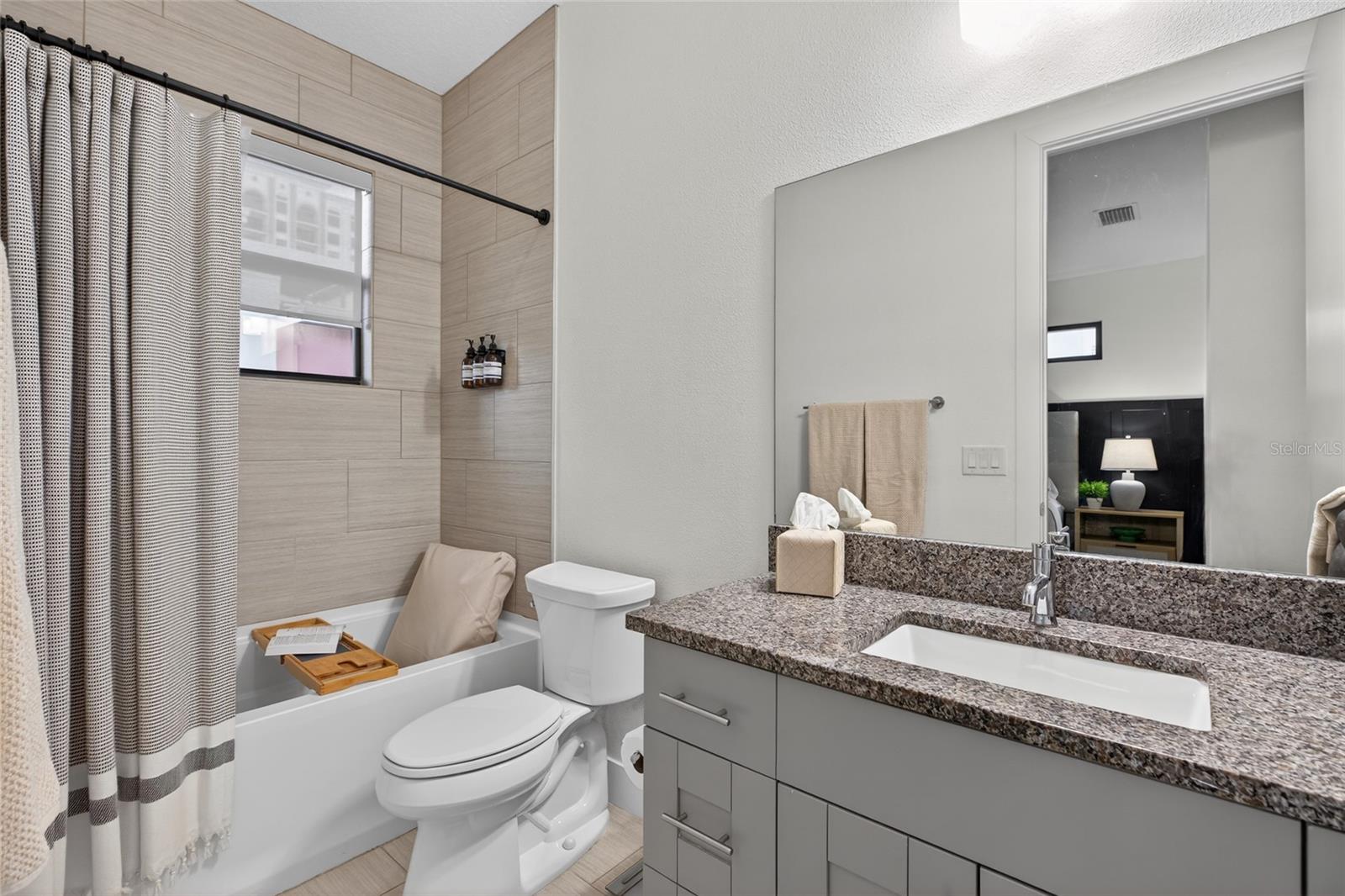 ARLINGTON & 8TH TWNHMS - Residential