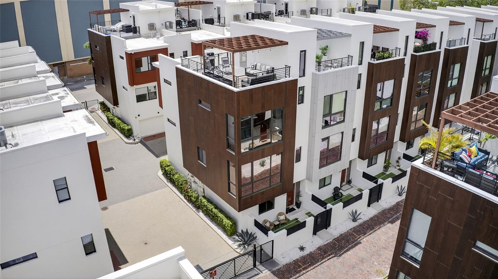 ARLINGTON & 8TH TWNHMS - Residential