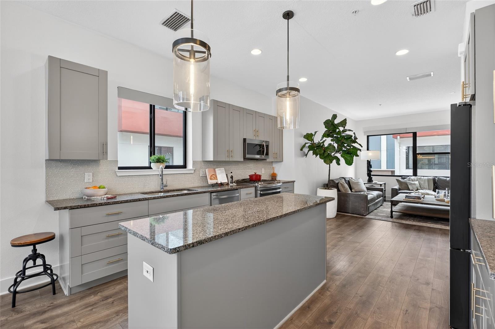 ARLINGTON & 8TH TWNHMS - Residential