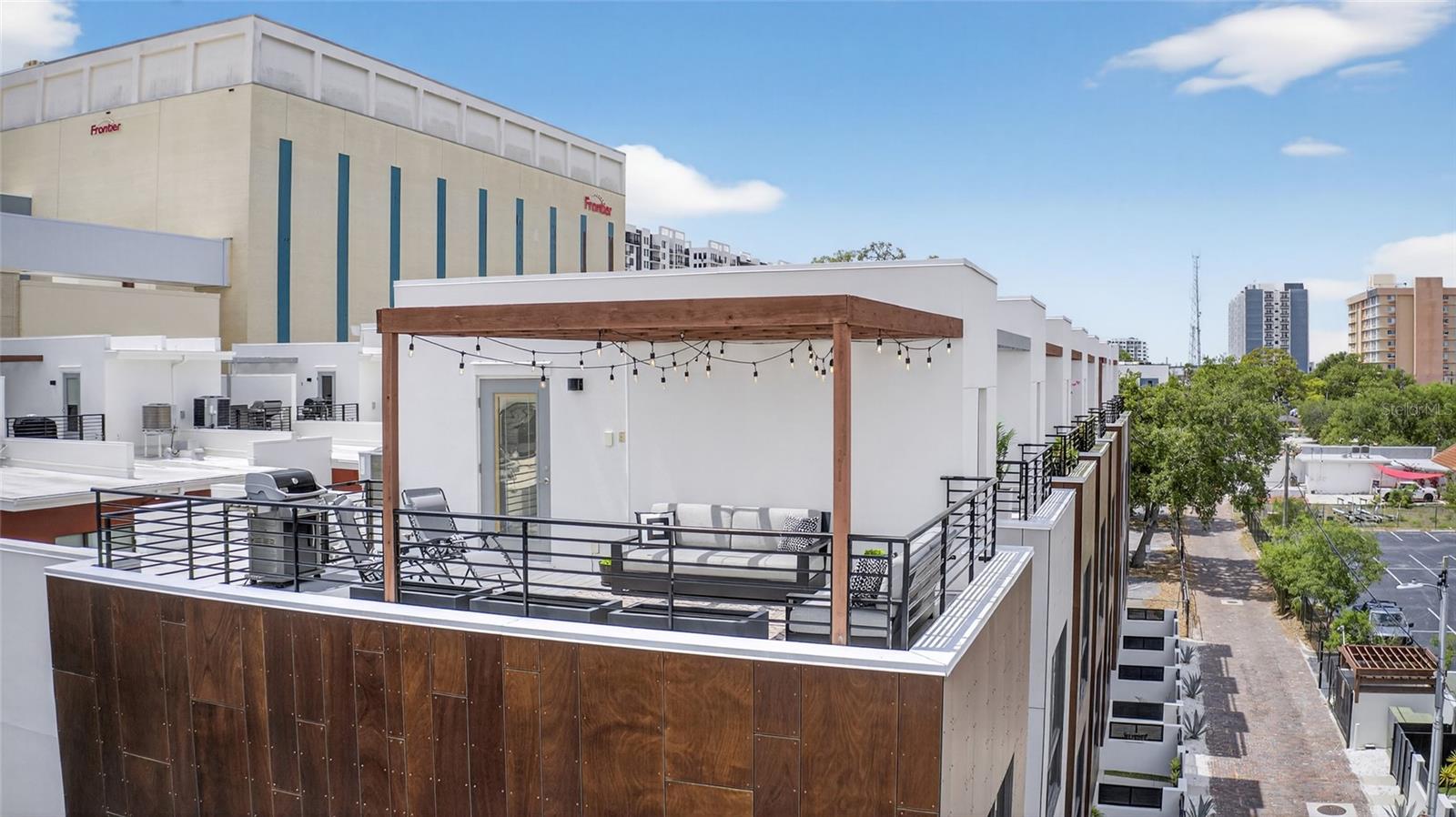 ARLINGTON & 8TH TWNHMS - Residential