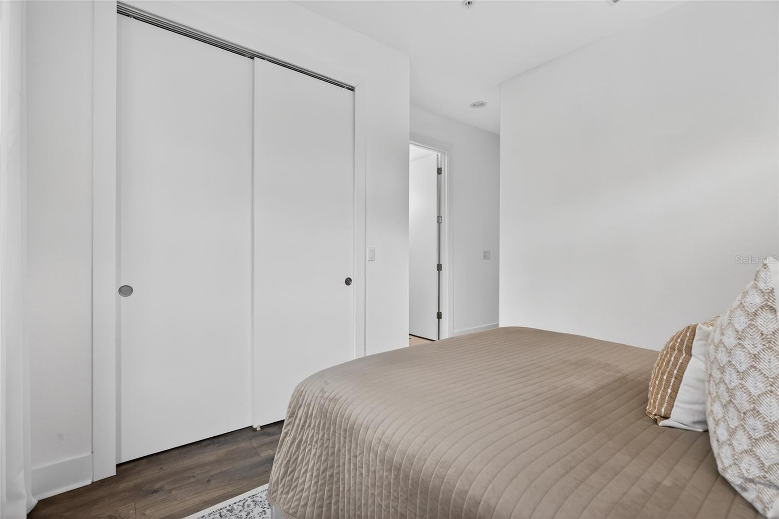 ARLINGTON & 8TH TWNHMS - Residential