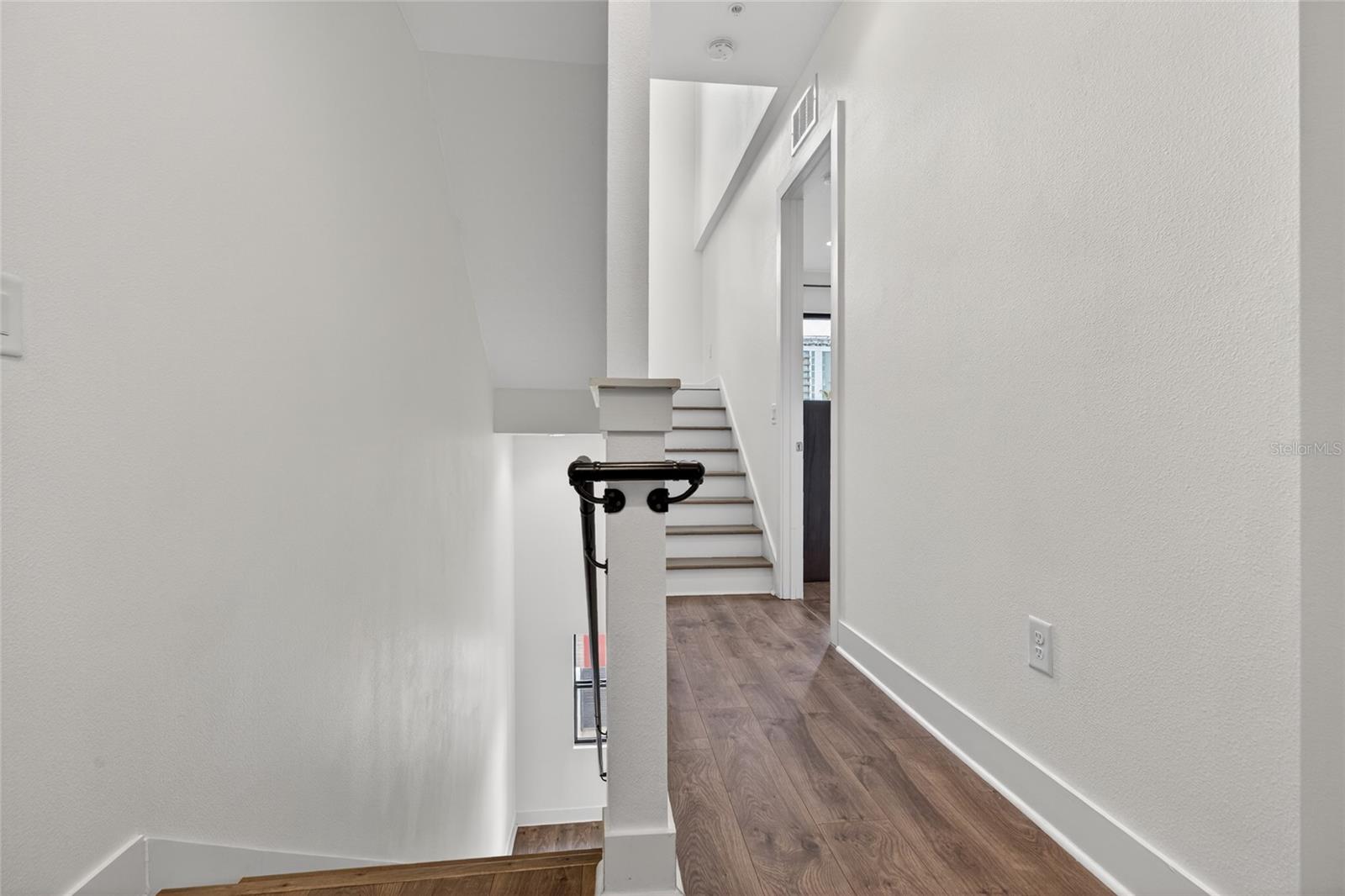 ARLINGTON & 8TH TWNHMS - Residential