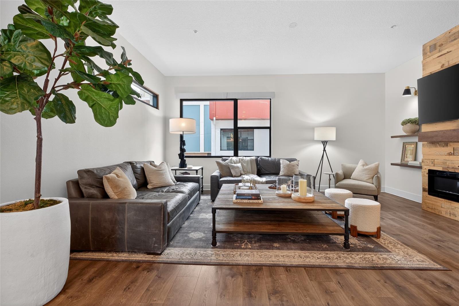 ARLINGTON & 8TH TWNHMS - Residential