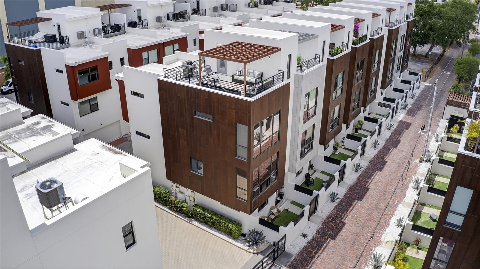 ARLINGTON & 8TH TWNHMS - Residential