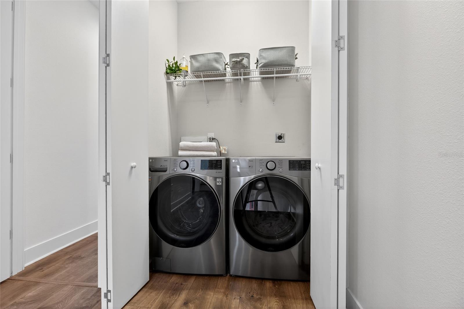 ARLINGTON & 8TH TWNHMS - Residential