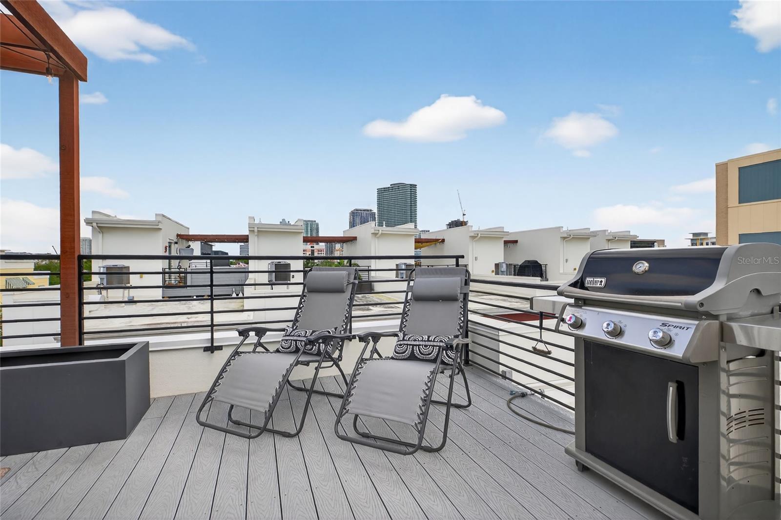 ARLINGTON & 8TH TWNHMS - Residential