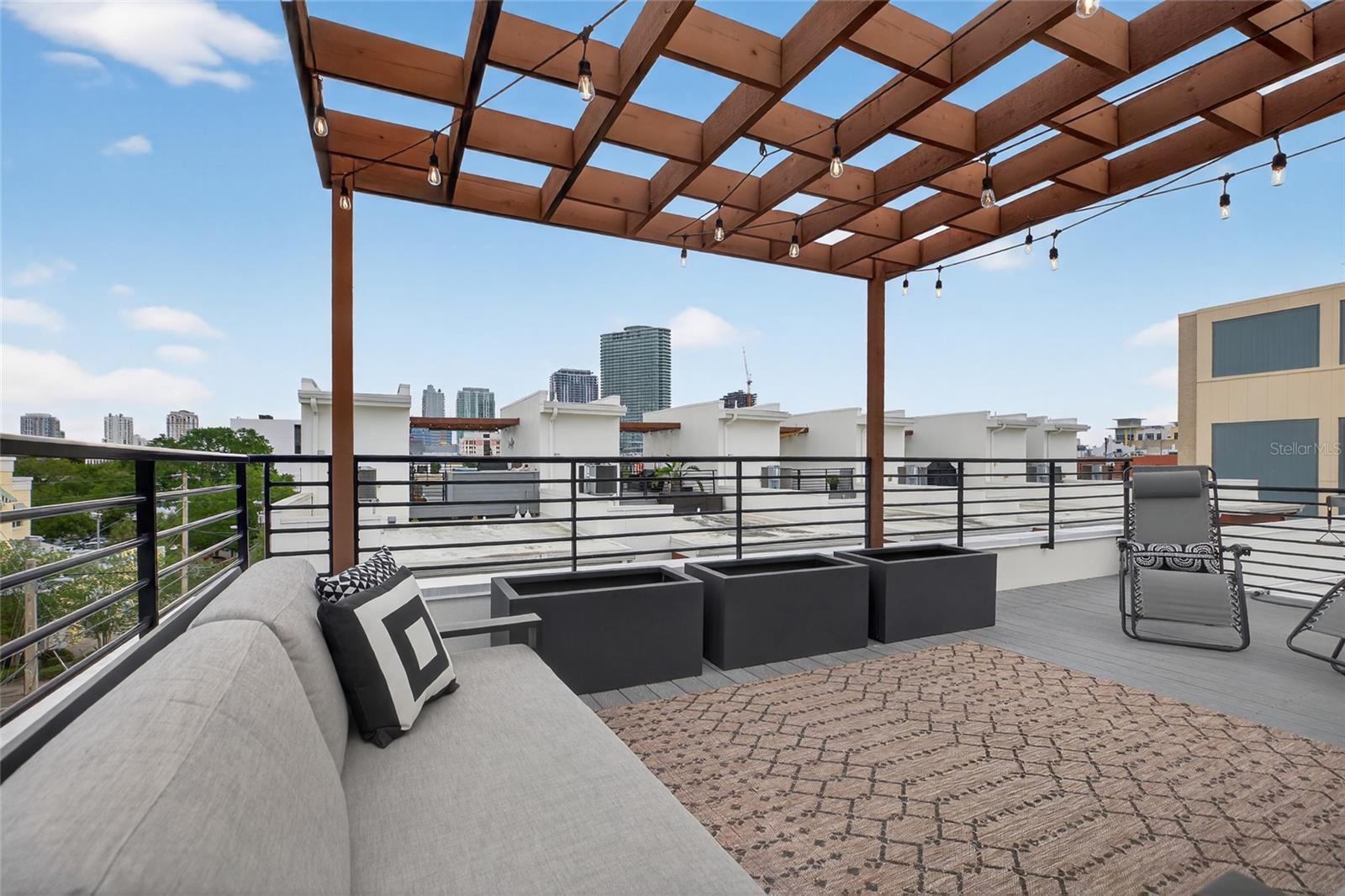 ARLINGTON & 8TH TWNHMS - Residential