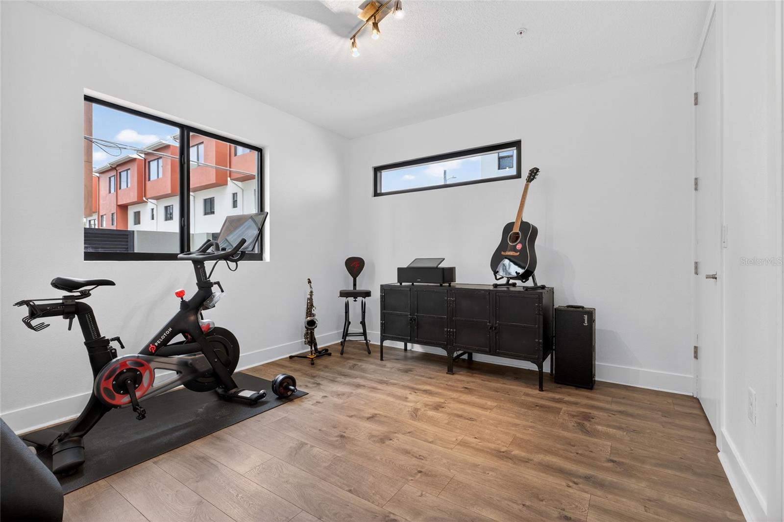 ARLINGTON & 8TH TWNHMS - Residential