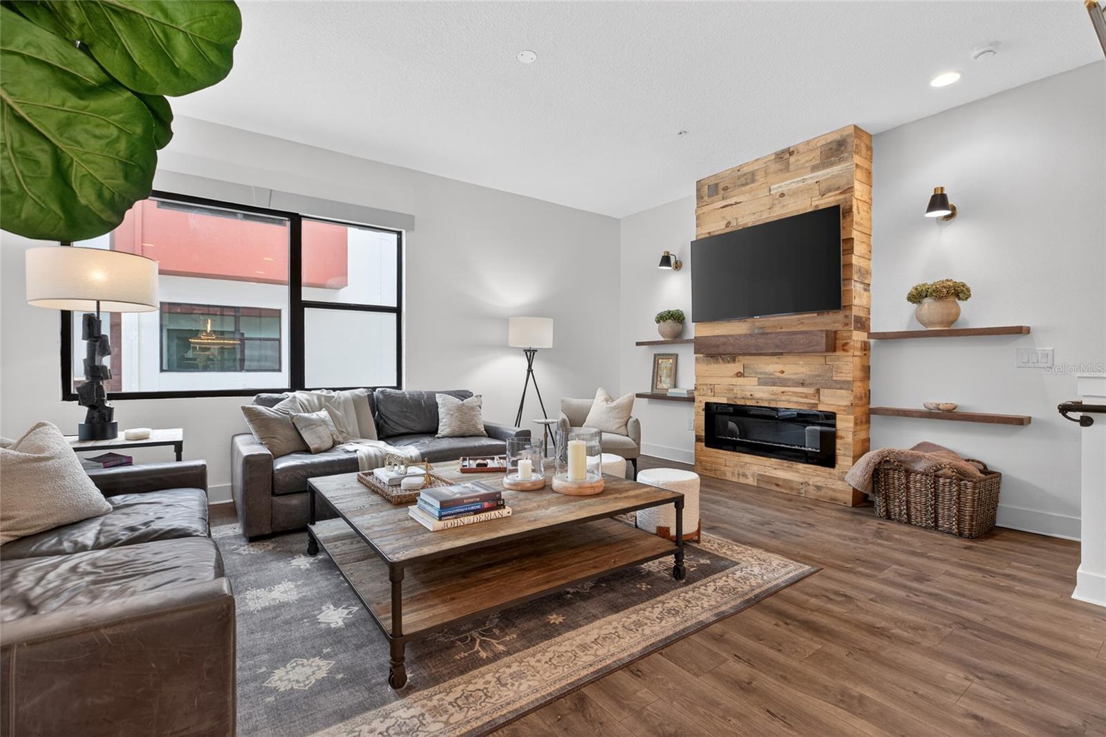 ARLINGTON & 8TH TWNHMS - Residential