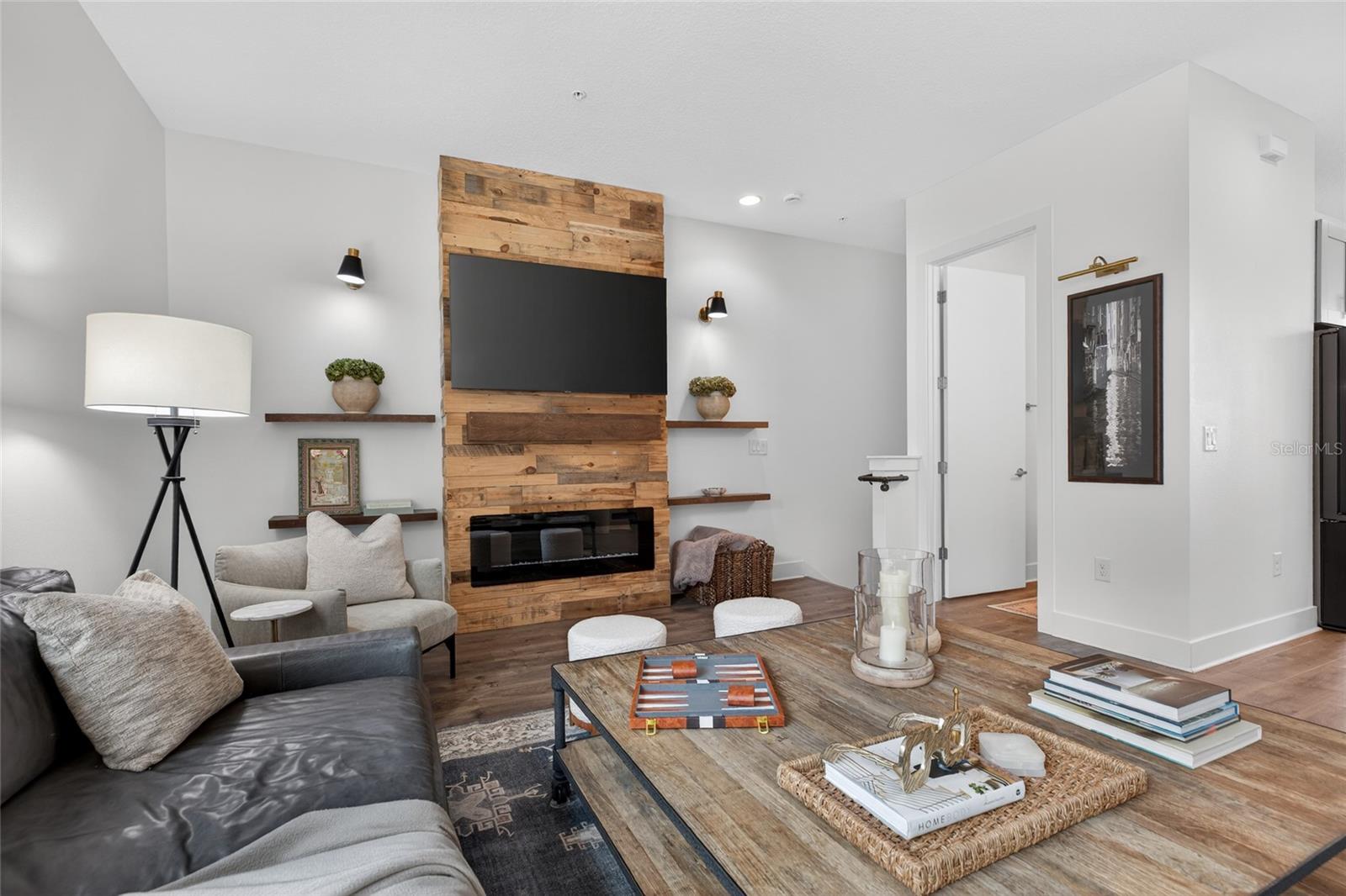 ARLINGTON & 8TH TWNHMS - Residential