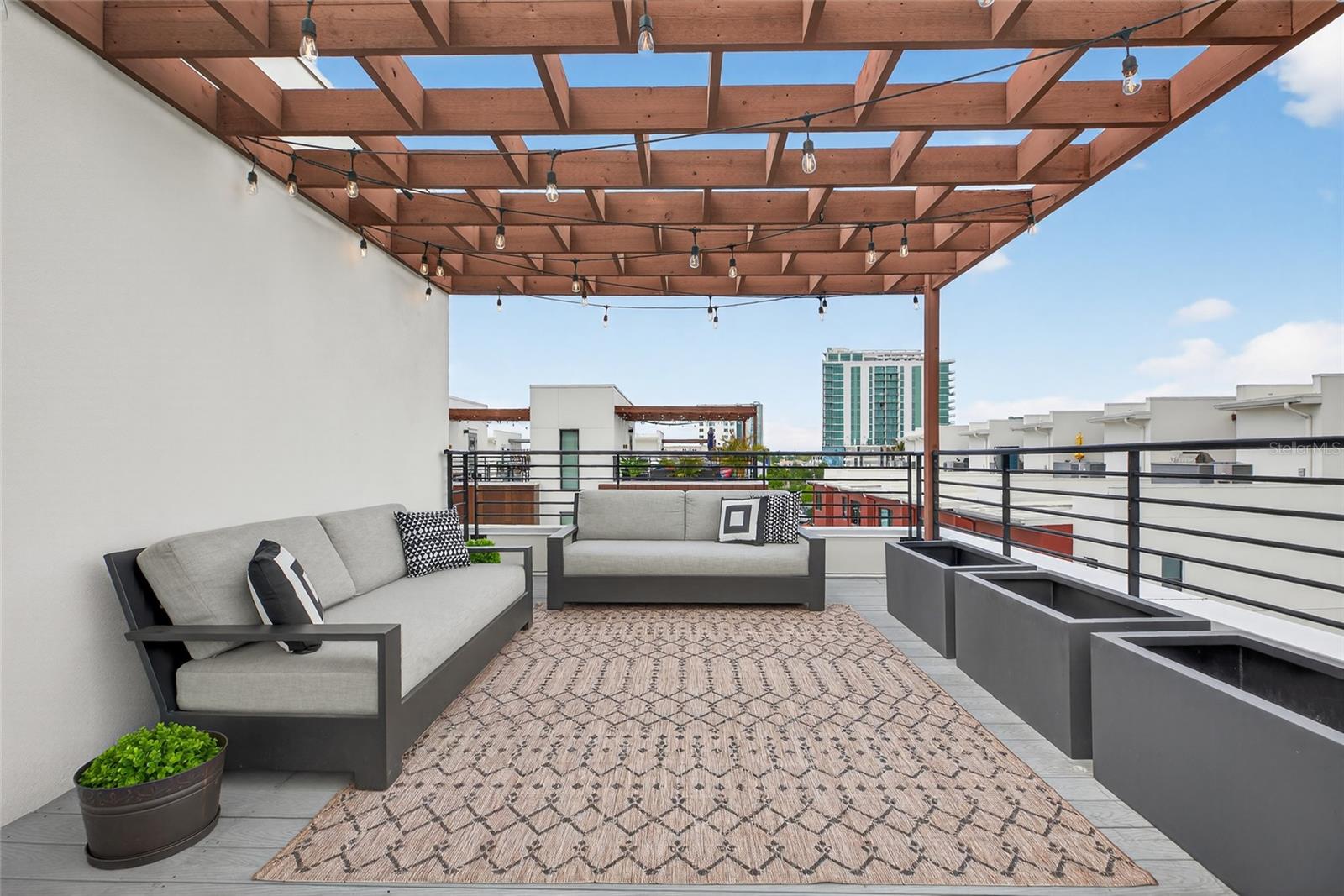 ARLINGTON & 8TH TWNHMS - Residential