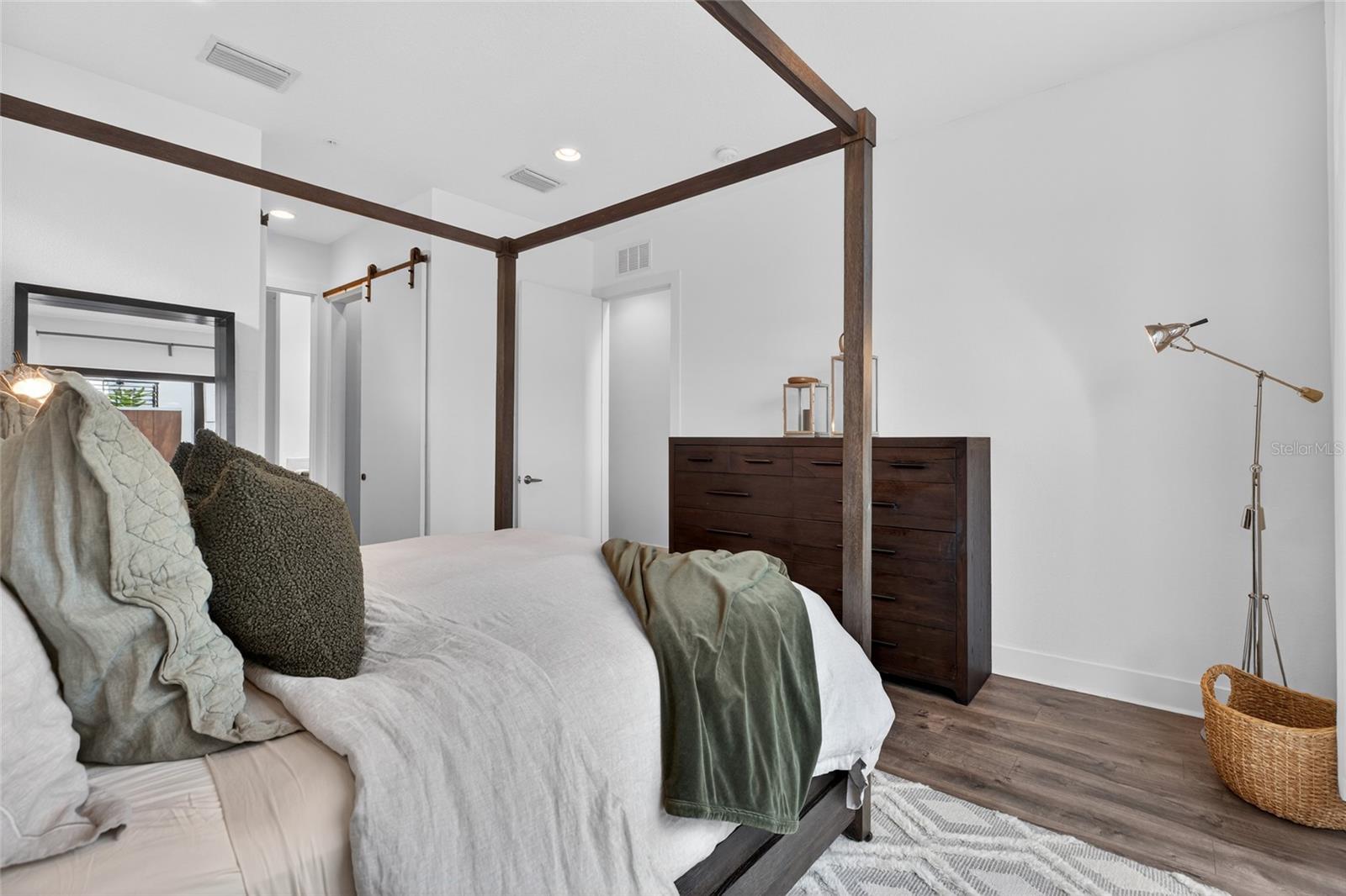 ARLINGTON & 8TH TWNHMS - Residential