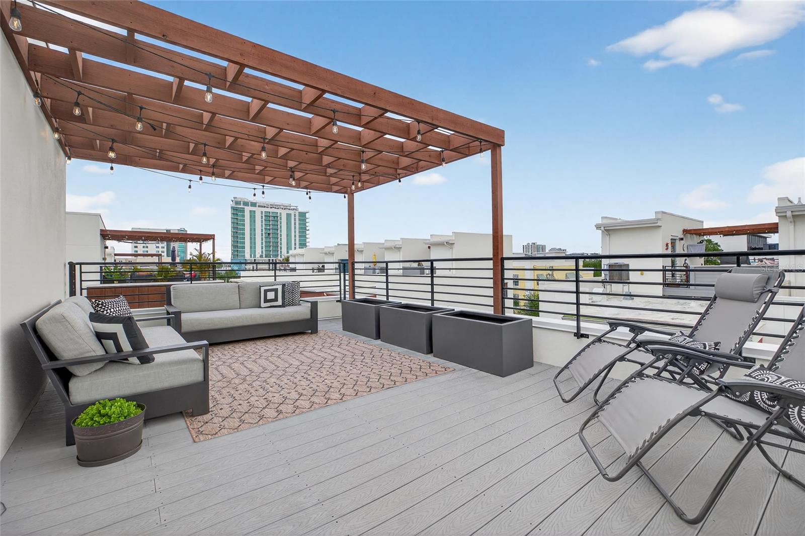 ARLINGTON & 8TH TWNHMS - Residential