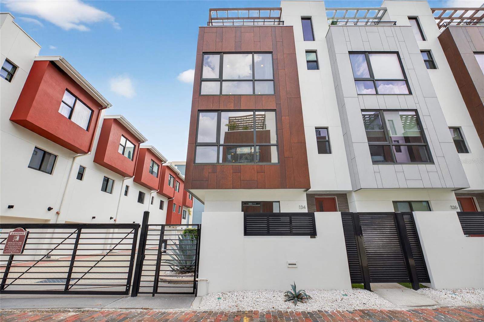 ARLINGTON & 8TH TWNHMS - Residential