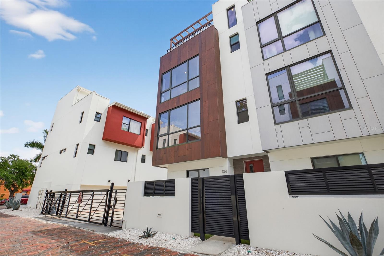 ARLINGTON & 8TH TWNHMS - Residential