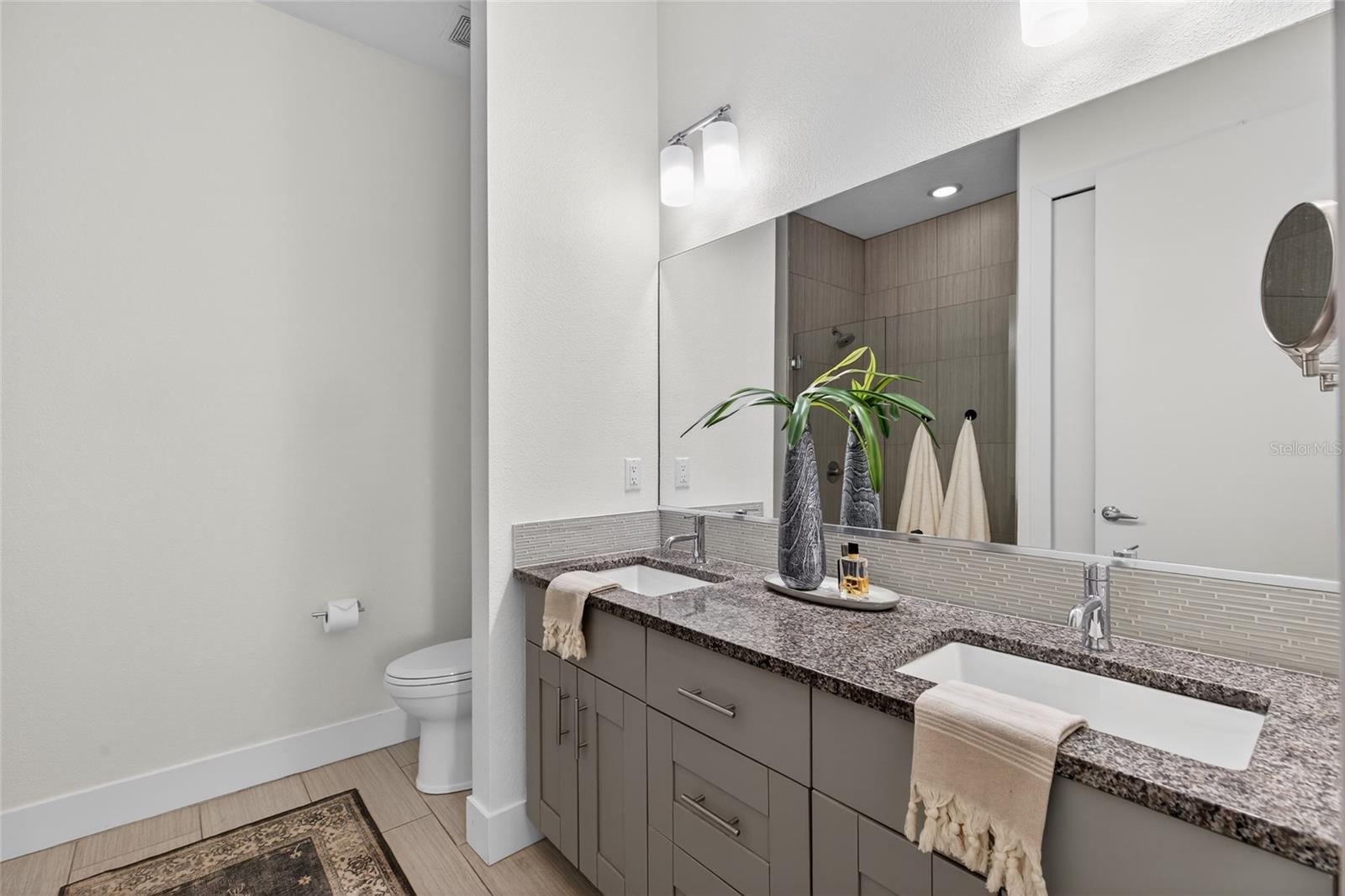 ARLINGTON & 8TH TWNHMS - Residential