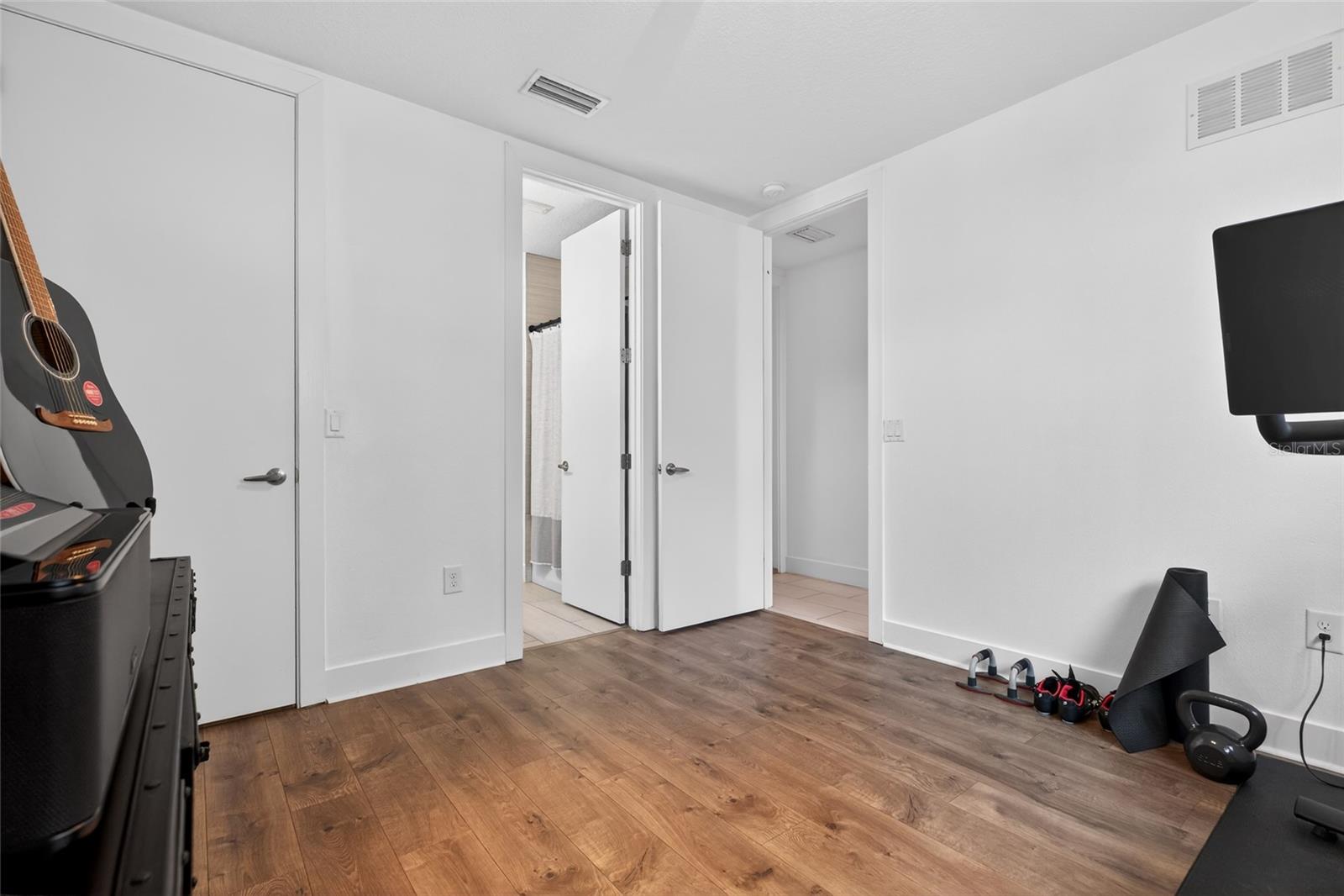 ARLINGTON & 8TH TWNHMS - Residential