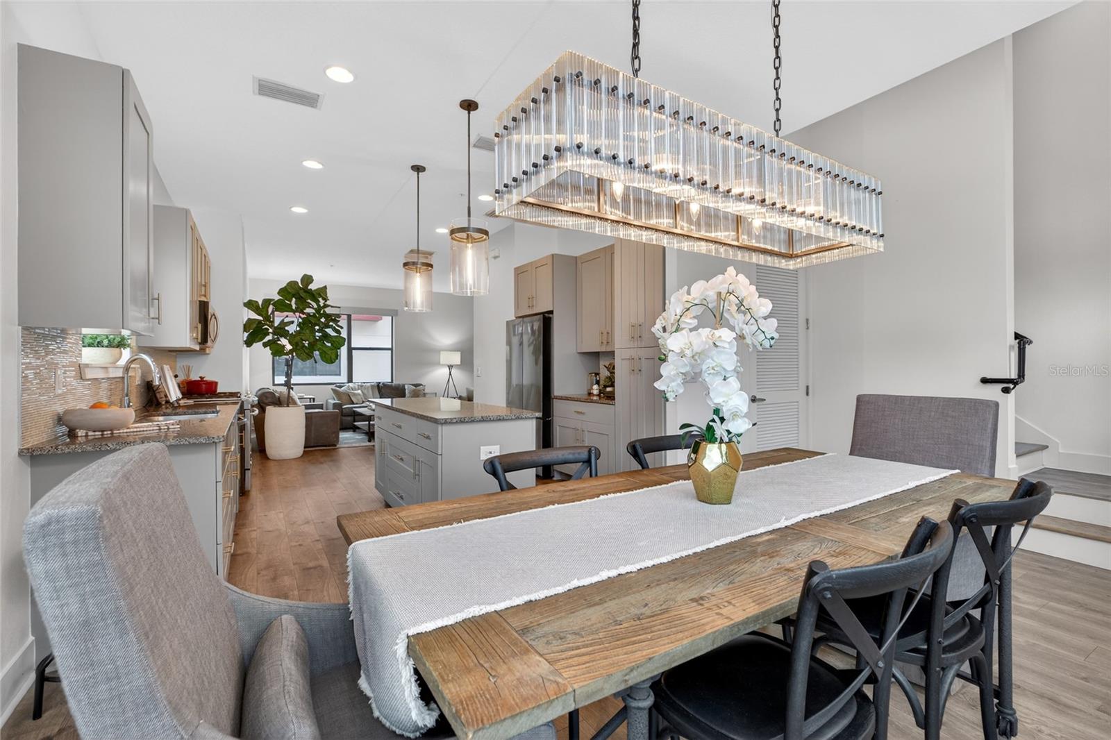 ARLINGTON & 8TH TWNHMS - Residential