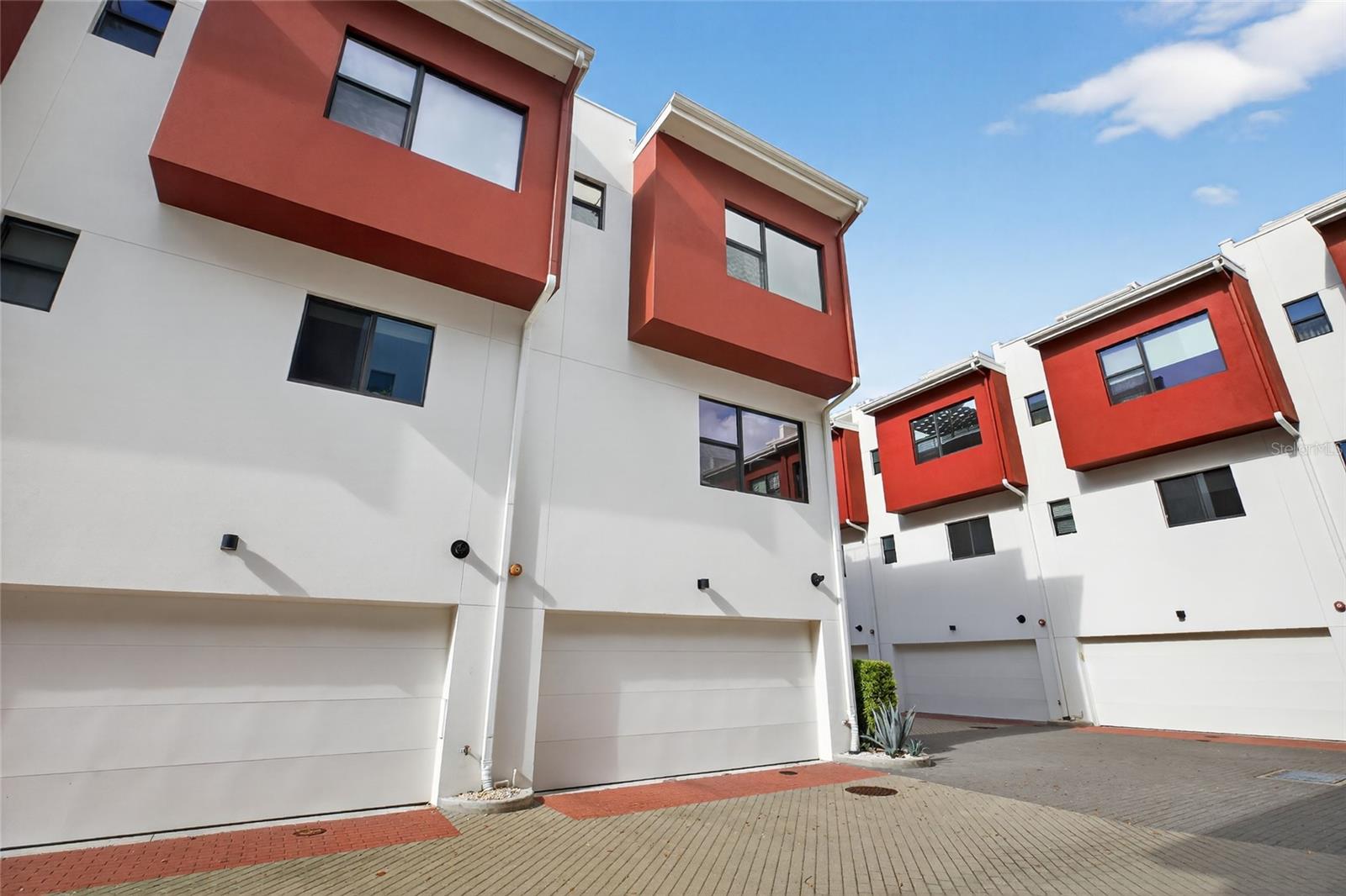 ARLINGTON & 8TH TWNHMS - Residential