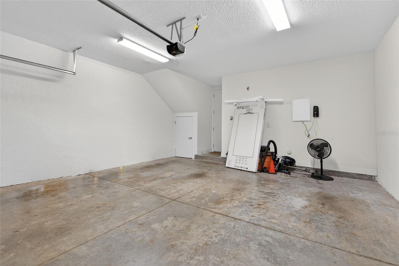 ARLINGTON & 8TH TWNHMS - Residential