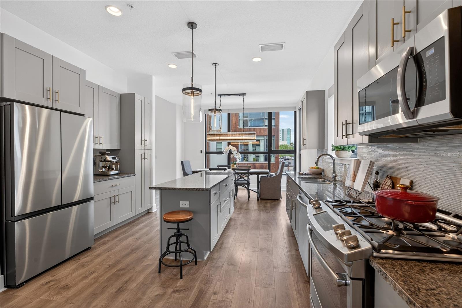 ARLINGTON & 8TH TWNHMS - Residential