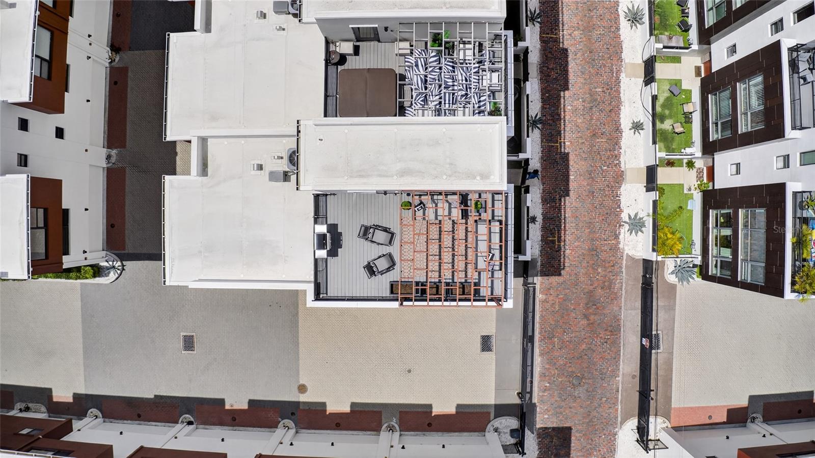 ARLINGTON & 8TH TWNHMS - Residential