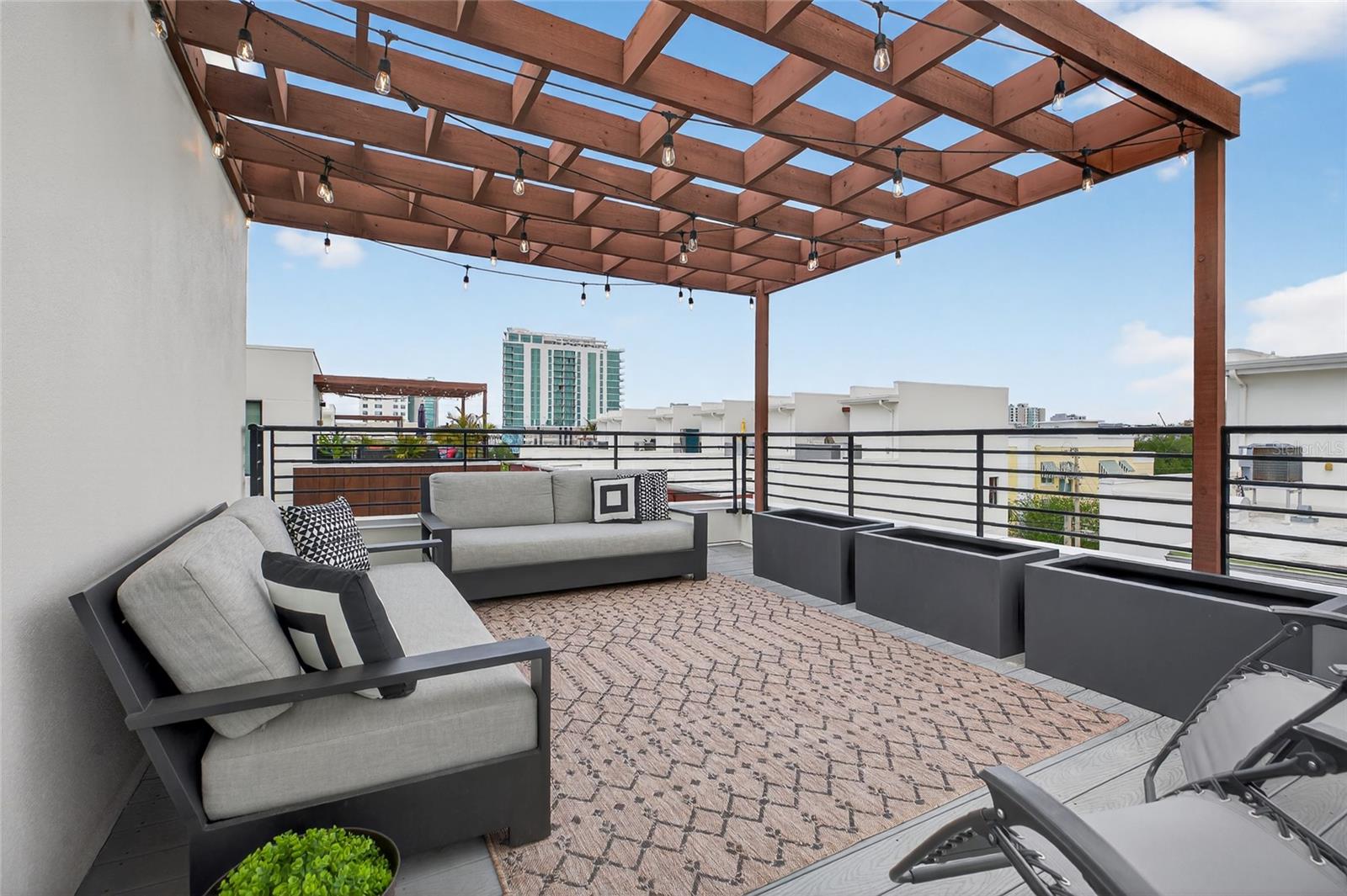 ARLINGTON & 8TH TWNHMS - Residential