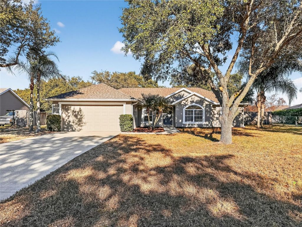 Photo of 14309 Golden View Drive, Grand Island, FL 32735 (MLS # G5107916)