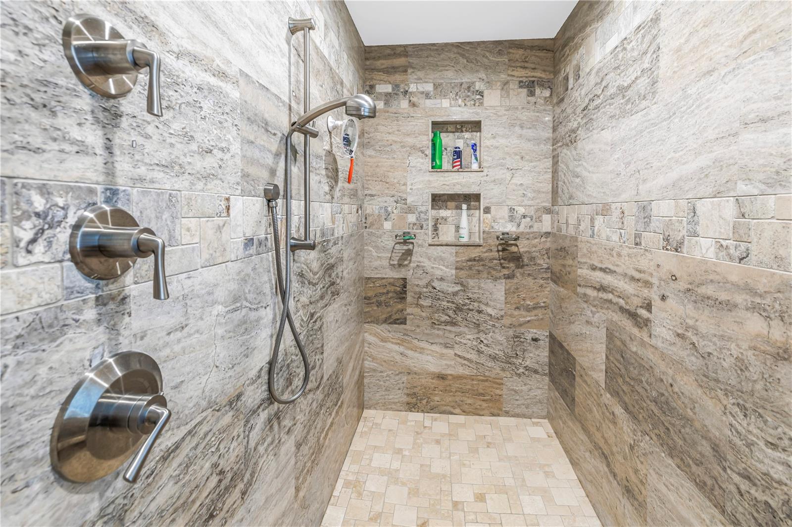 VENETIAN ISLES - Residential