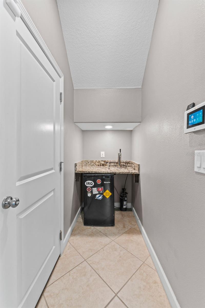 LA COLLINA PH 1B - Residential Lease