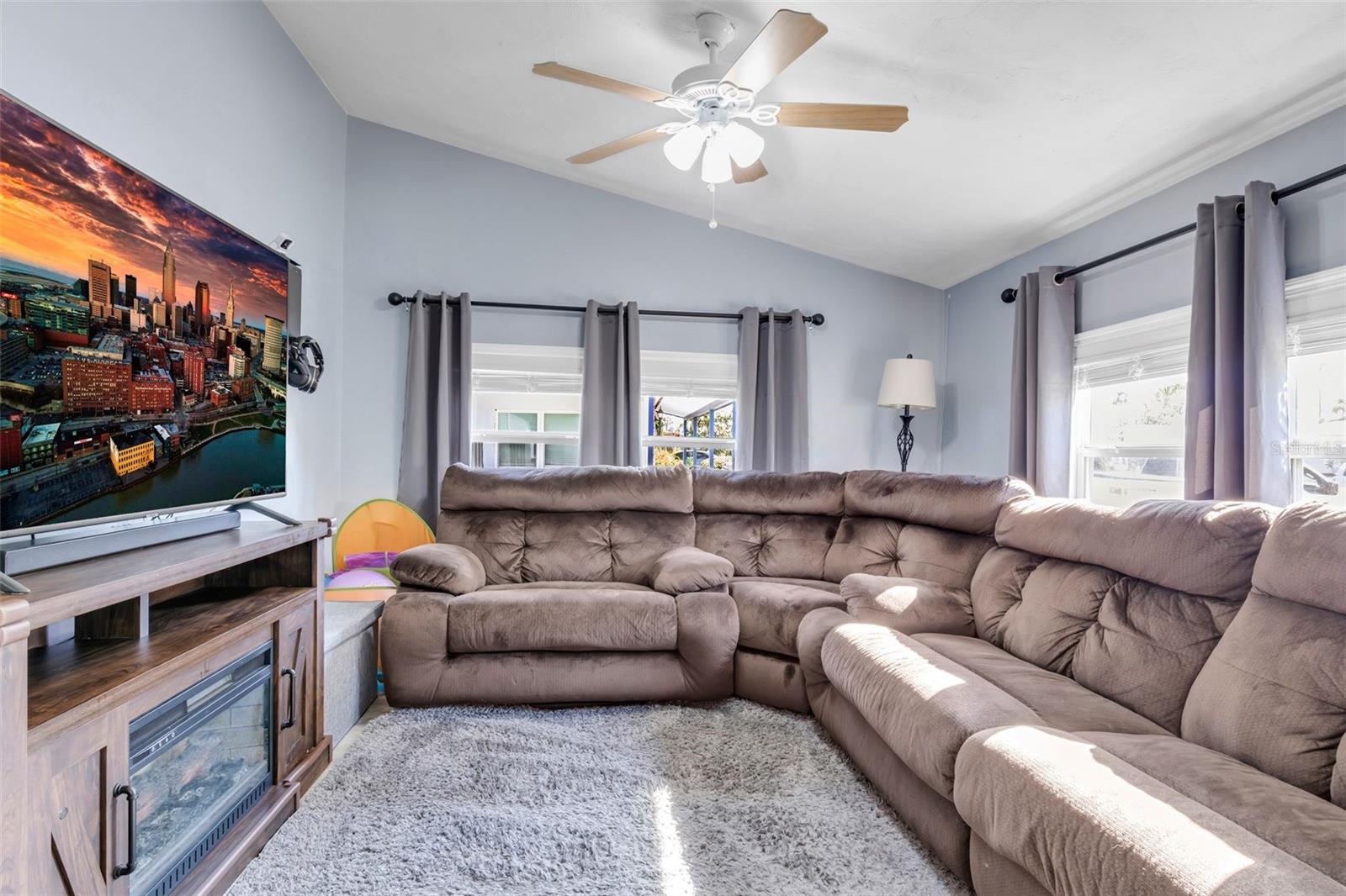 RIDGECREST UNIT 01 - Residential