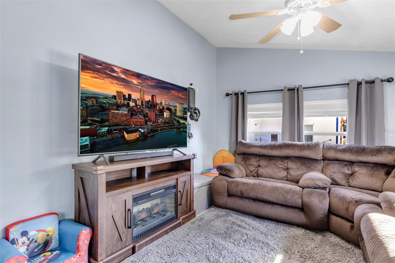 RIDGECREST UNIT 01 - Residential