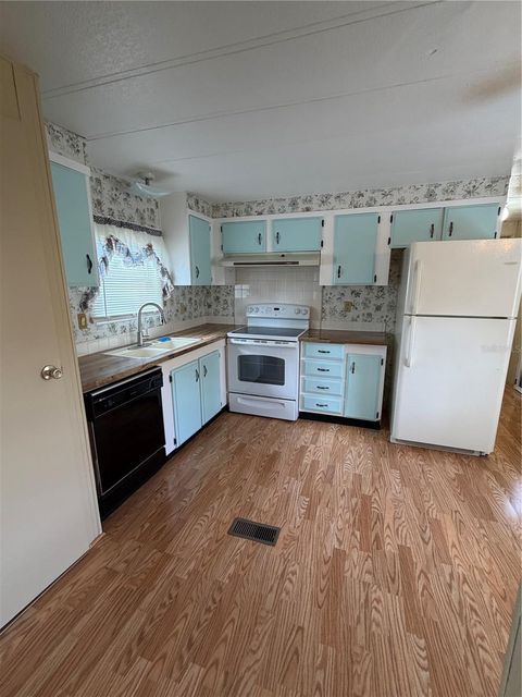 Tiny photo for 5562 Lansing Drive, Wildwood, FL 34785 (MLS # TB8492496)