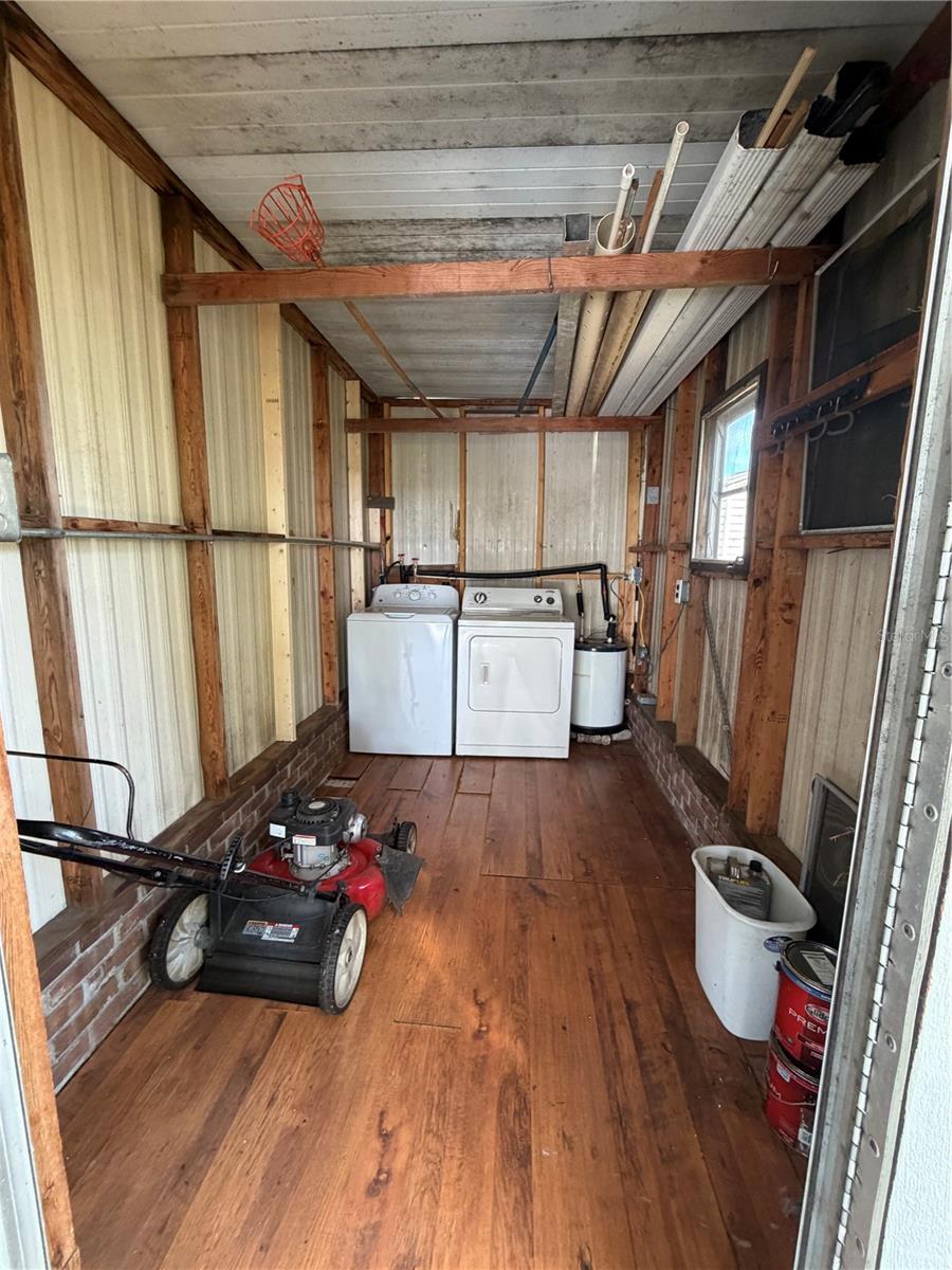 WATER WHEEL ADULT MOBILE HOME - Residential