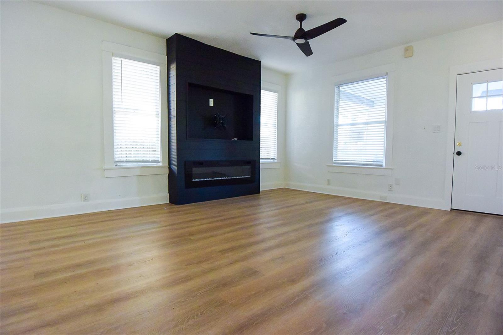 ARLINGTON HEIGHTS - Residential