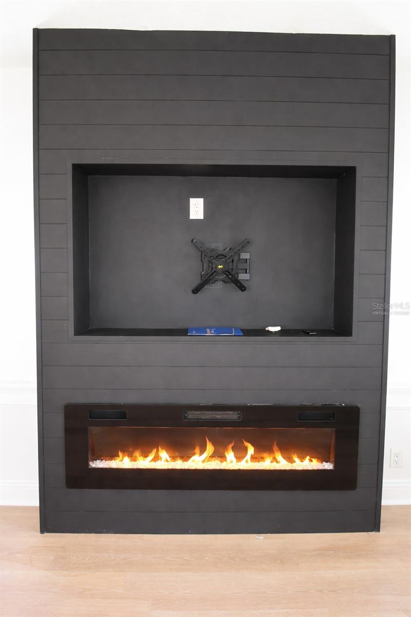 ARLINGTON HEIGHTS - Residential