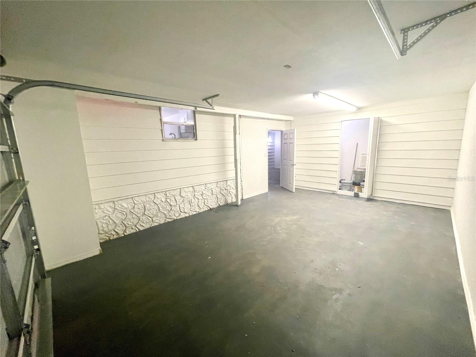 LAKE BRYANT SHORES - Residential