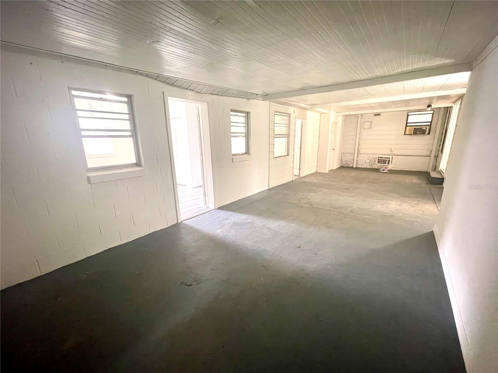 LAKE BRYANT SHORES - Residential