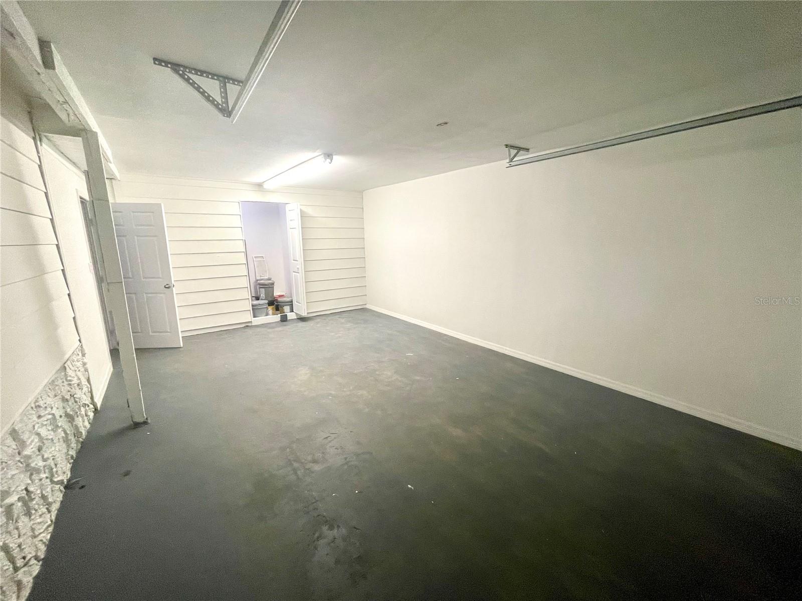 LAKE BRYANT SHORES - Residential