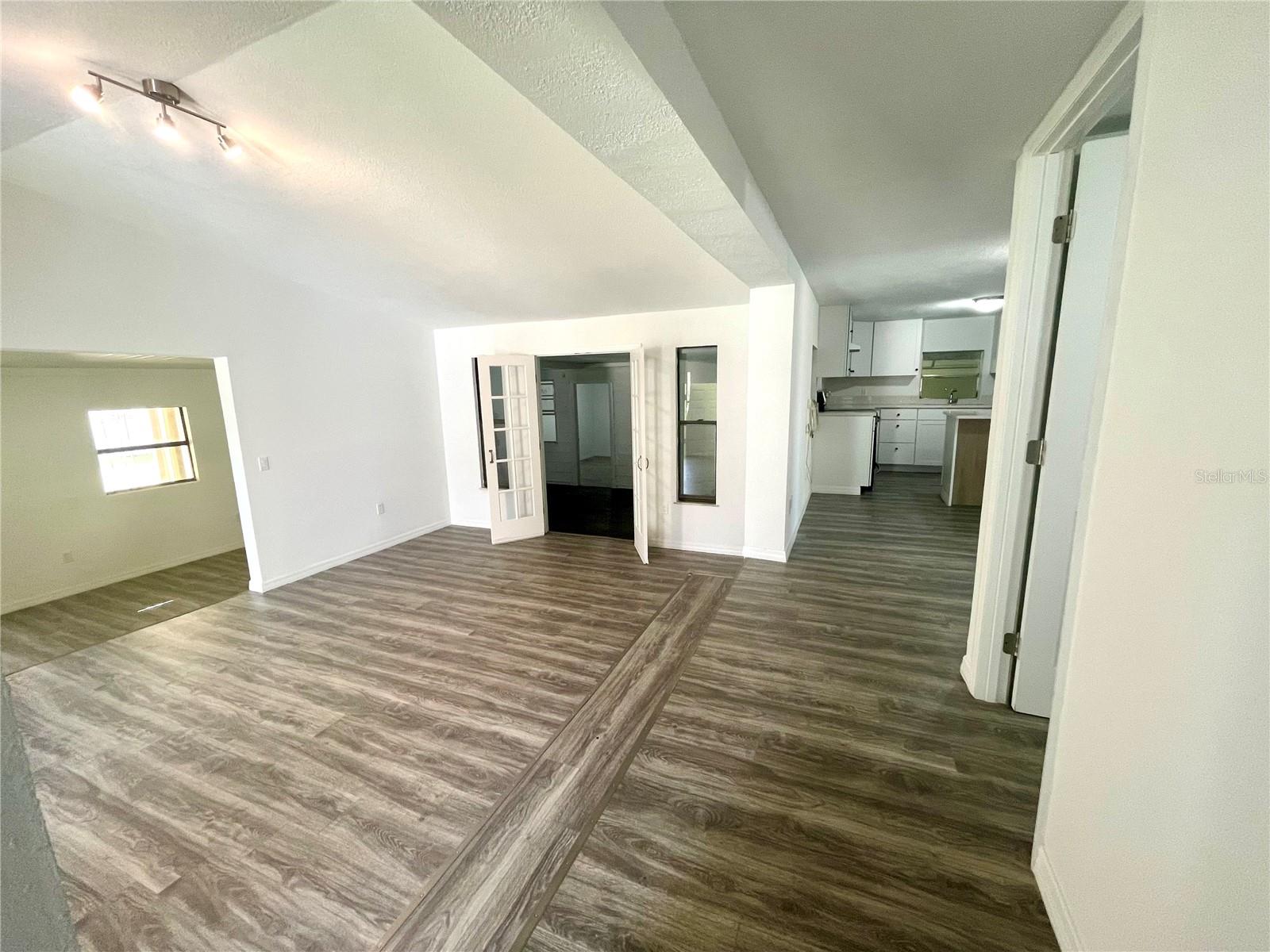 LAKE BRYANT SHORES - Residential