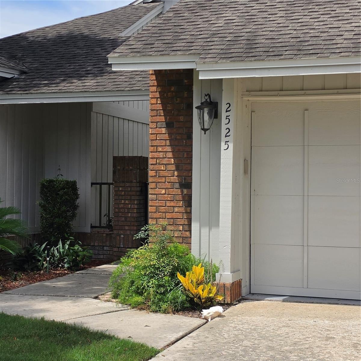 2525 THICKET RIDGE COURT
