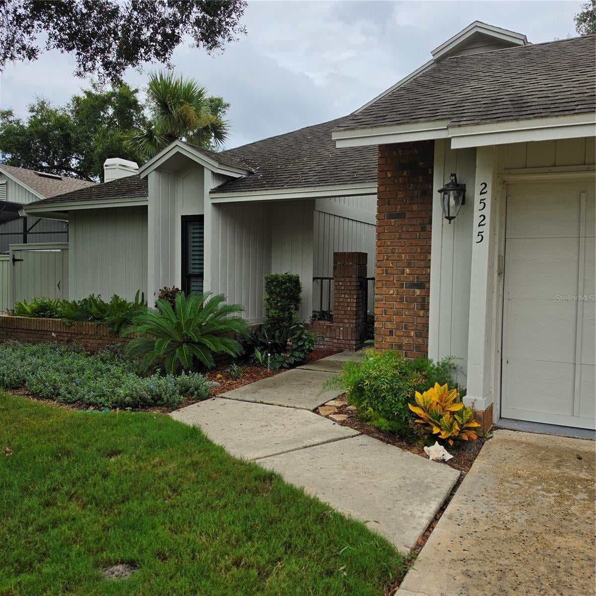 2525 THICKET RIDGE COURT