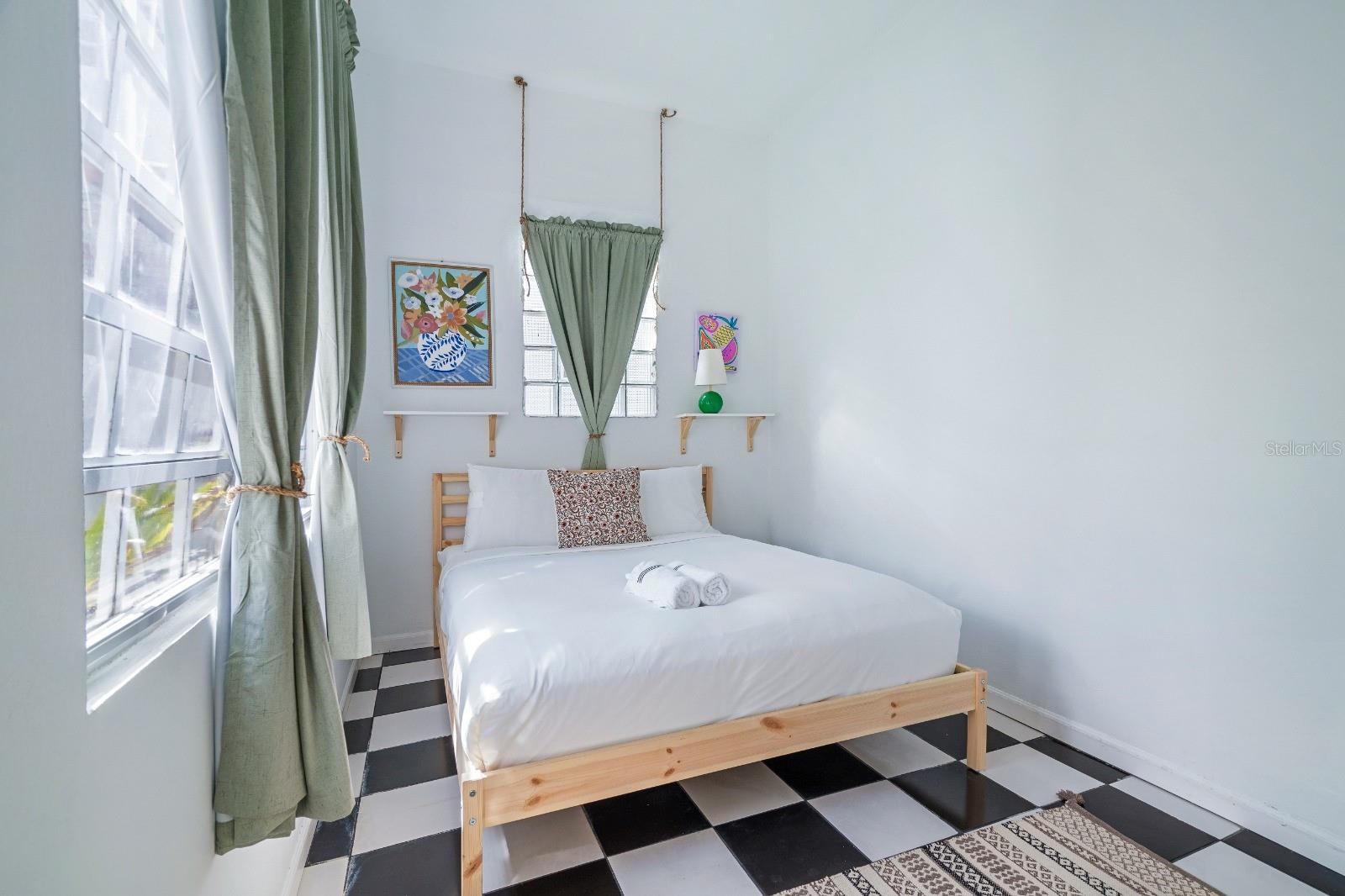 OCEAN PARK - Residential Income