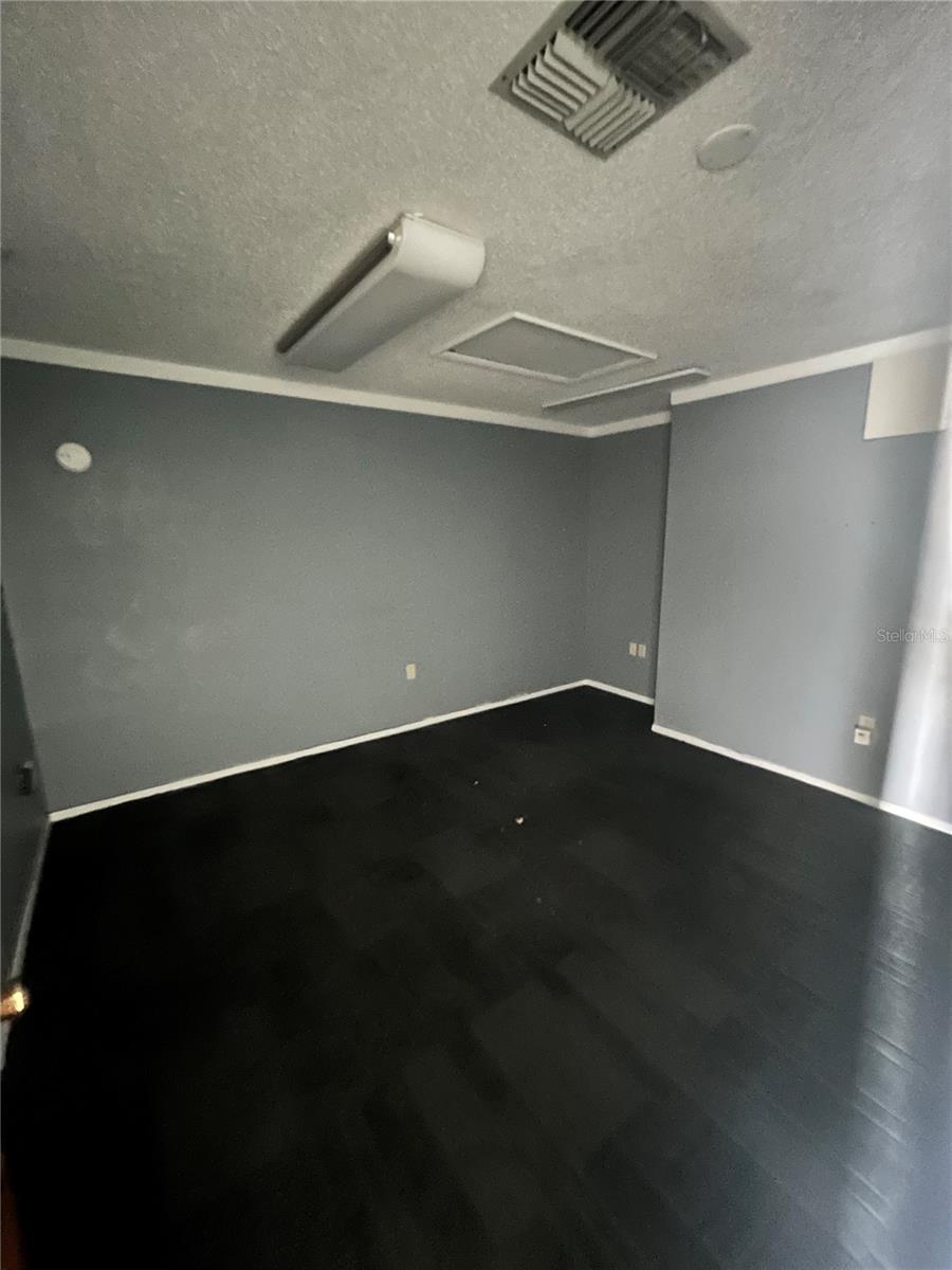 CONGRESS PLAZA - Commercial Lease