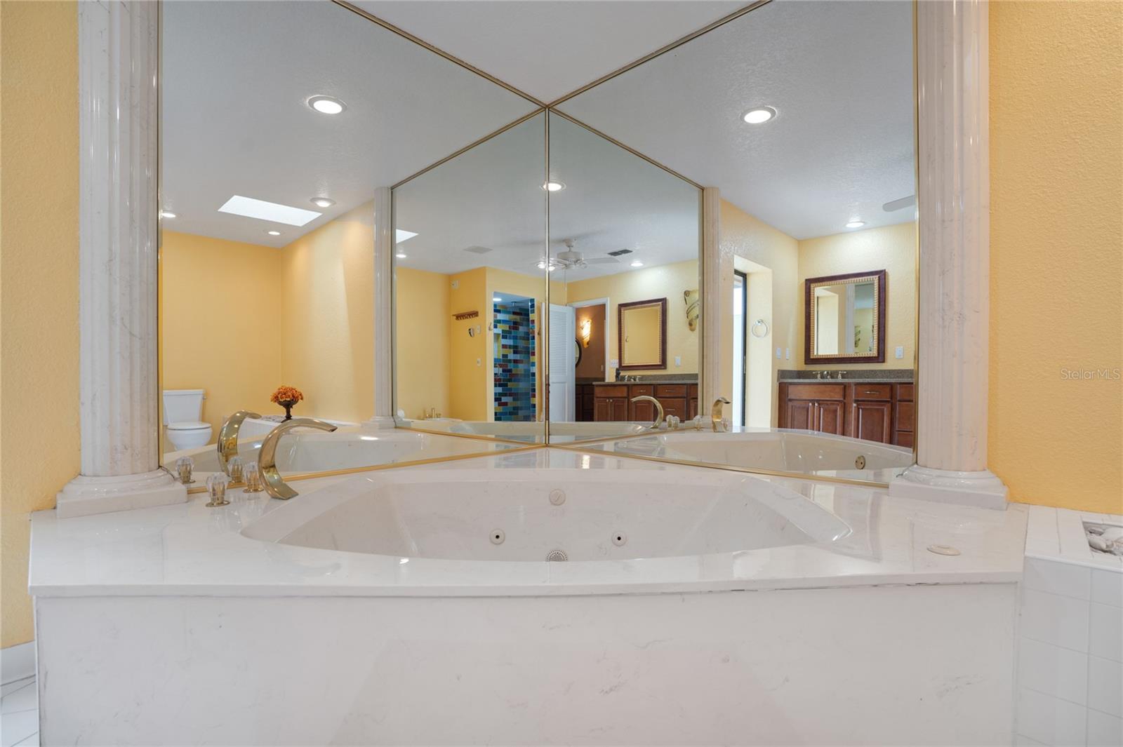 COUNTRY CLUB OF SARASOTA THE - Residential