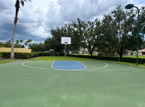 A home in WINTER HAVEN