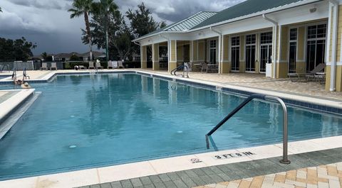 A home in WINTER HAVEN