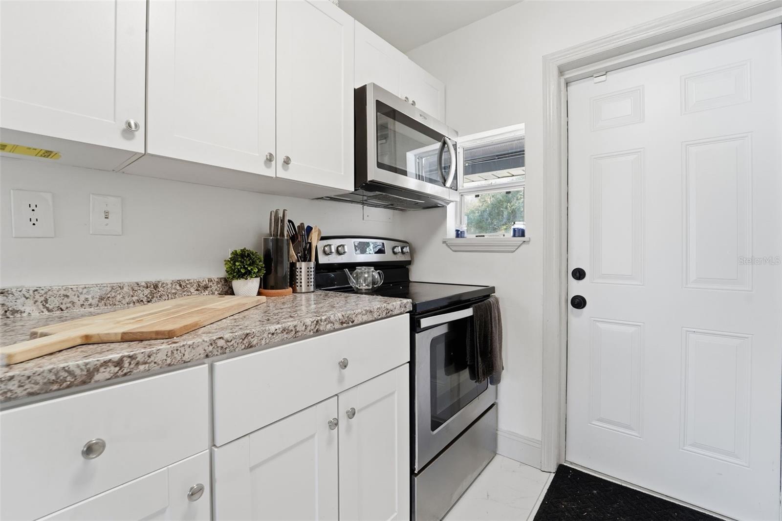 COUNTRY CLUB ESTATES - Residential