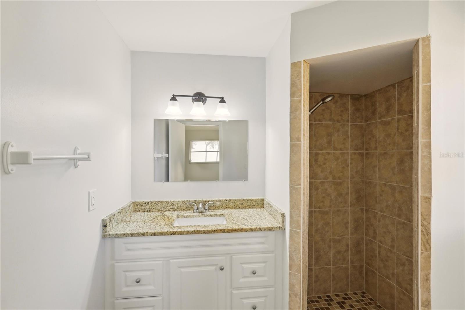 PALM LAKES - Residential